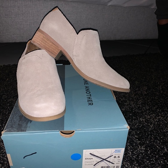 Toms - Picture 2 of 2